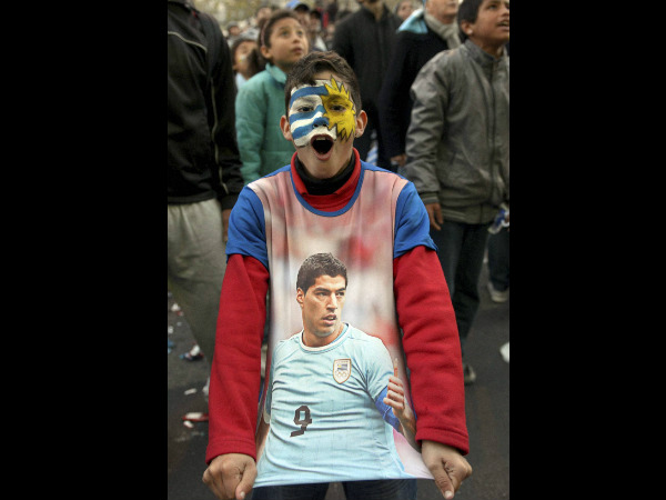 Suarez fan