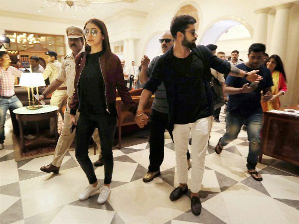 Anushka arrived at Rajkot for Virat