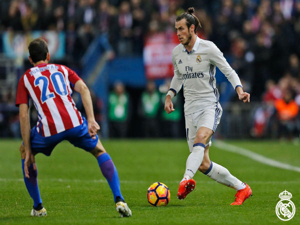 Gareth Bale (right)