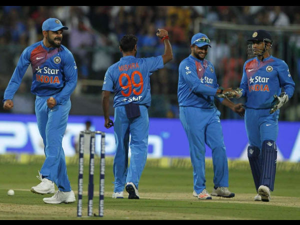 'Animated' Kohli gives the look