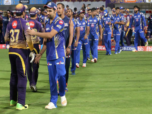 MI and KKR players after the match (Image courtesy: BCCI)
