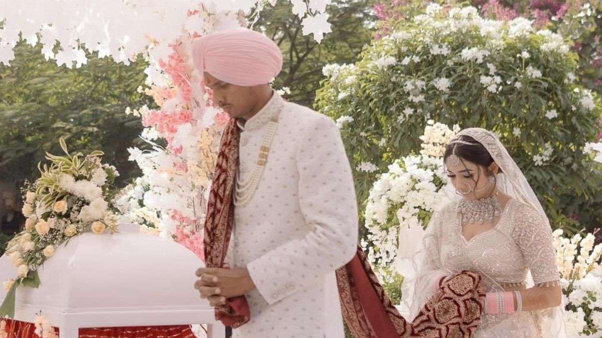 भारत के तेज गेंदबाज ने गर्लफ्रेंड स्वाति से की शादी, इंस्टाग्राम पर लिखा, 'आपके साथ, हर दिन प्यार'... - Indian fast bowler marries girlfriend Swati, writes on Instagram, 'With you, love every day'...