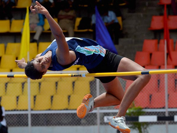 Sushmita Roy clears the bar in the Womens Hepthalon