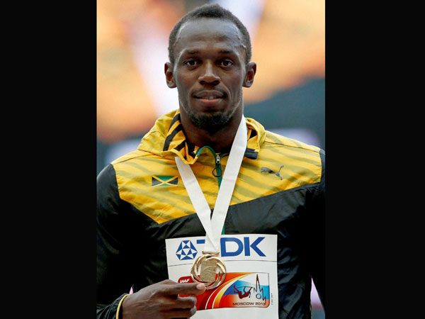 Usain Bolt shows off his gold medal