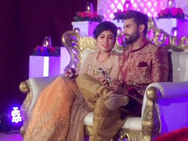 Ravindra jadeja with his wife