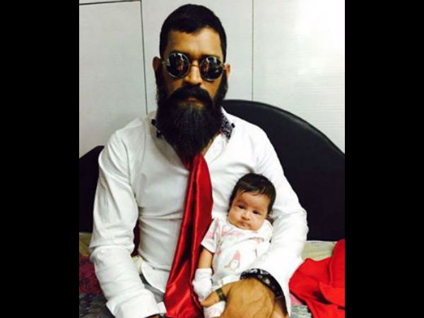 MS Dhoni with his daughter