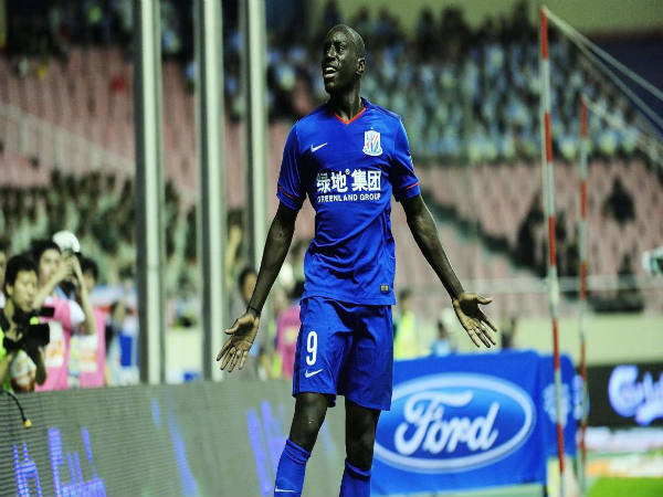 Video: Demba Ba suffers a horrifying injury while playing ...