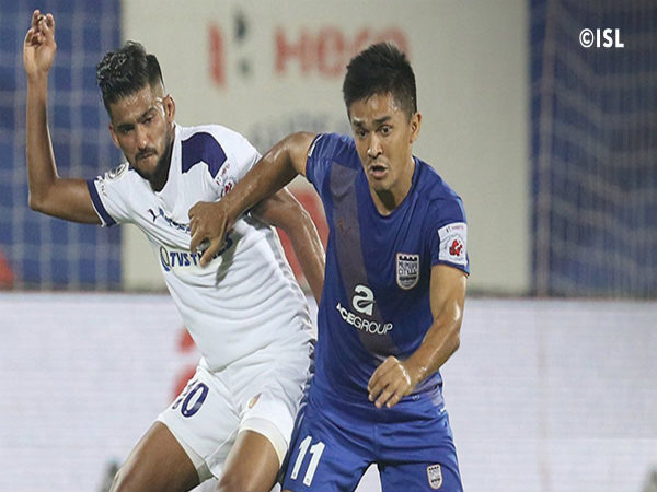 Sunil Chhetri (right)