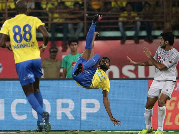 CK Vineeth (centre)