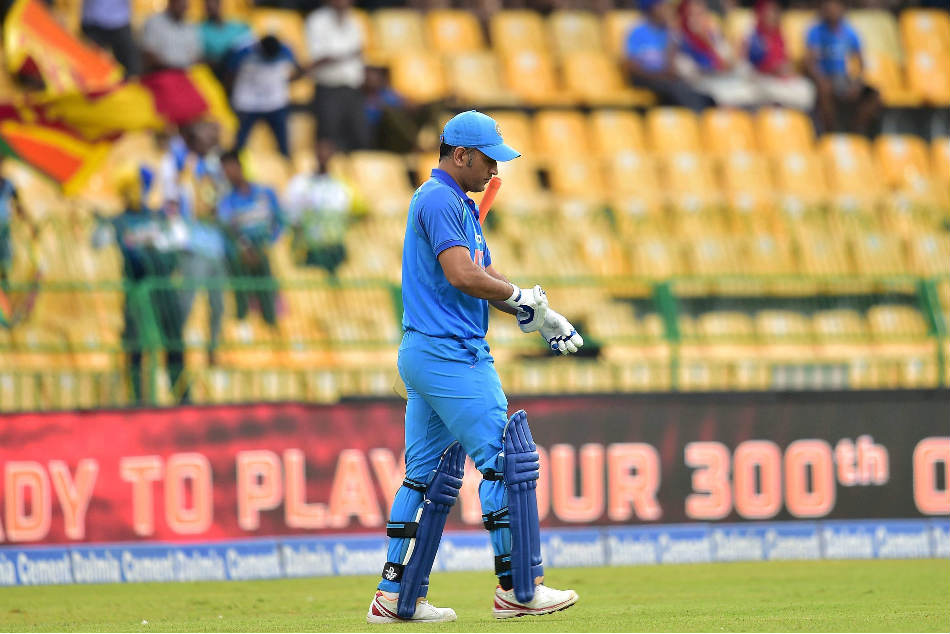 3 Times That Angry Fans Pelted Stones At Cricketers Homes