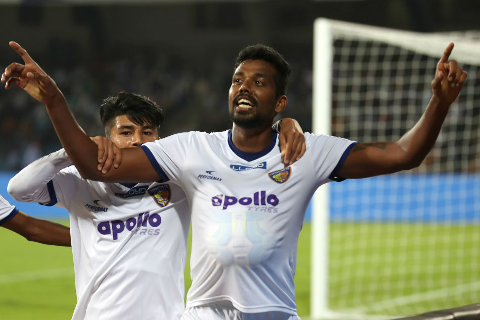 Bengaluru Fc Chennaiyin Fc Pledge Safety After Cop Caught Beating Fan