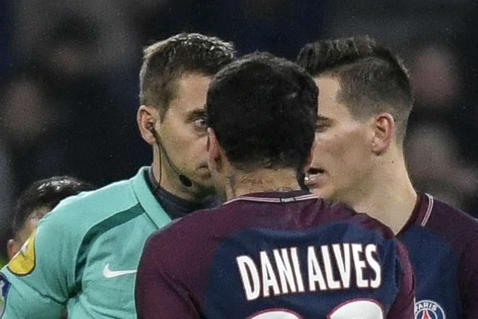 Psg Alves Gets Three Game Ban Referee Confrontation