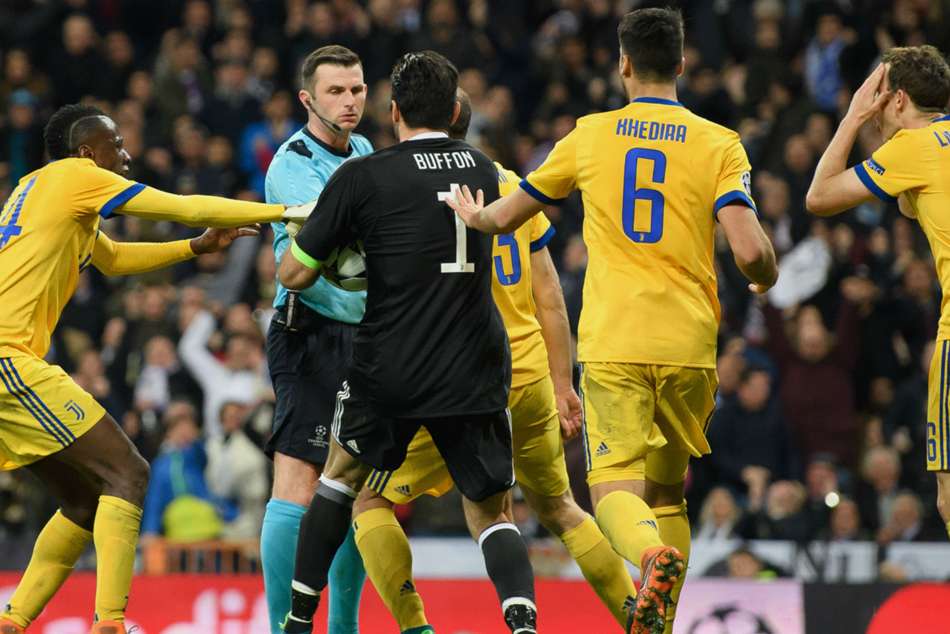 Uefa Strongly Condemns Michael Oliver Abuse