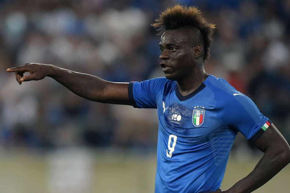 Mario Balotelli Banner Italy Striker Responds Instagram News