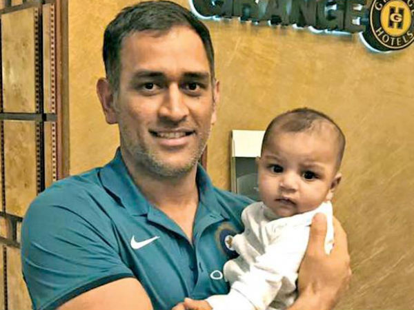 3. Dhoni and Sarfaraz’s son