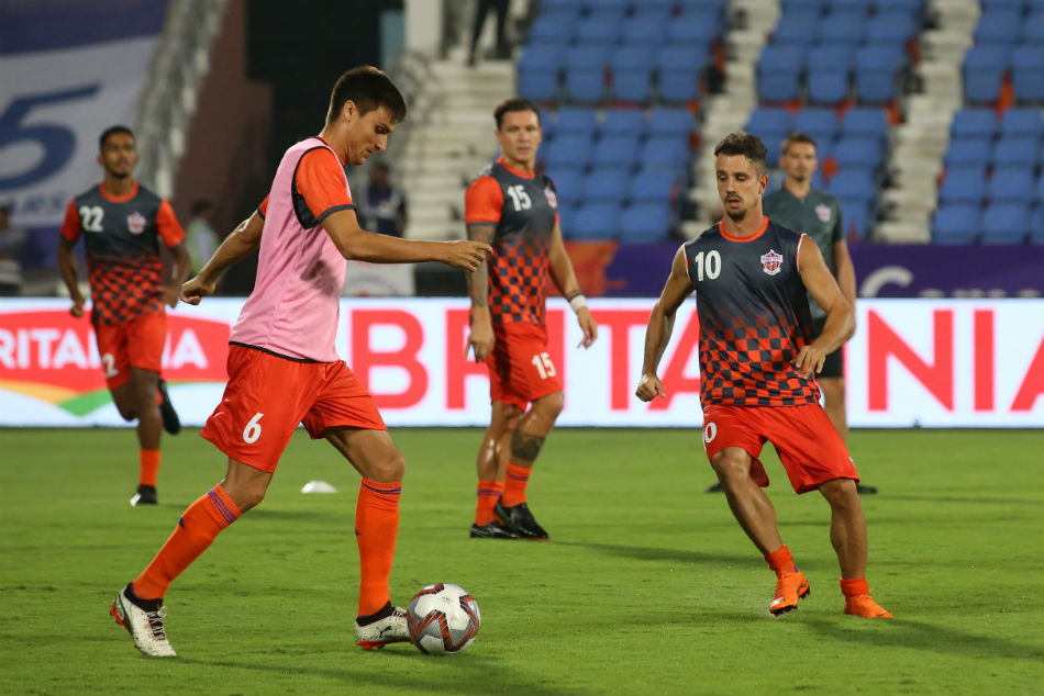 Marcelo Leite Pereira (right) of FC Pune City practices with team players before the start of the match against Chennaiyin FC in Hero ISL