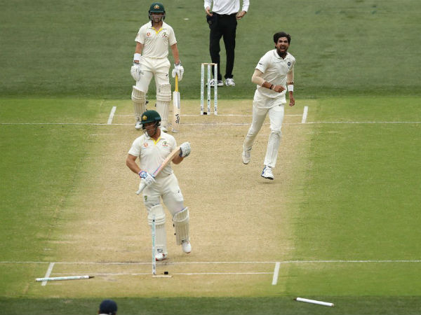 2. Ishant, Bumrah bottle up Aussies