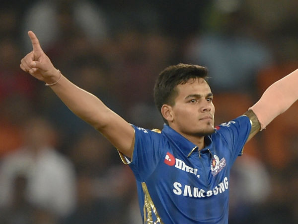 3. MS Dhoni vs Rahul Chahar