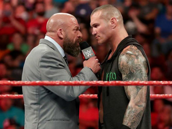 BATTLE ROYAL: Triple H vs Randy Orton