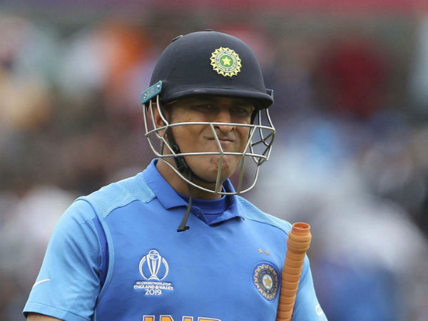 2. Shastri hails Dhoni's composure