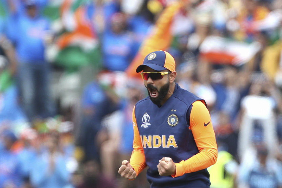 Kohli backs Dhoni