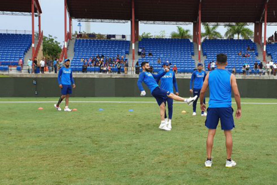 Kohli plays football with teammates