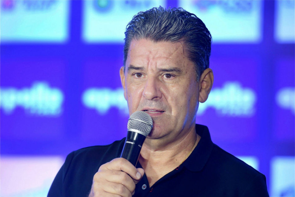Chennaiyin Fc Coach Gregory Hits Out At Referee