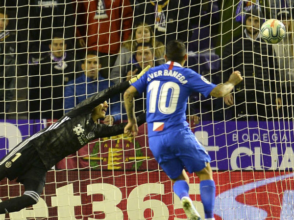 Banega scores