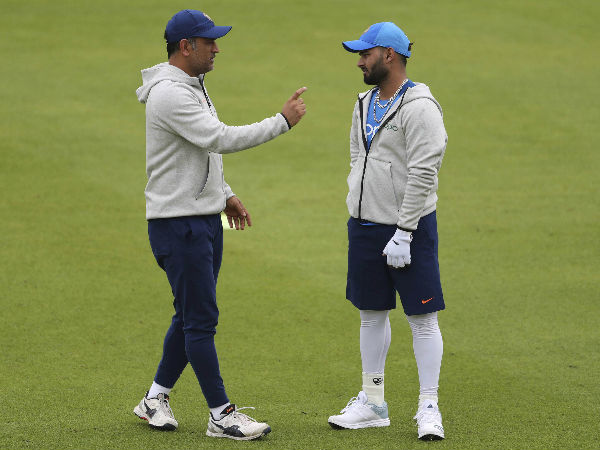 Selection panel has 'moved on'