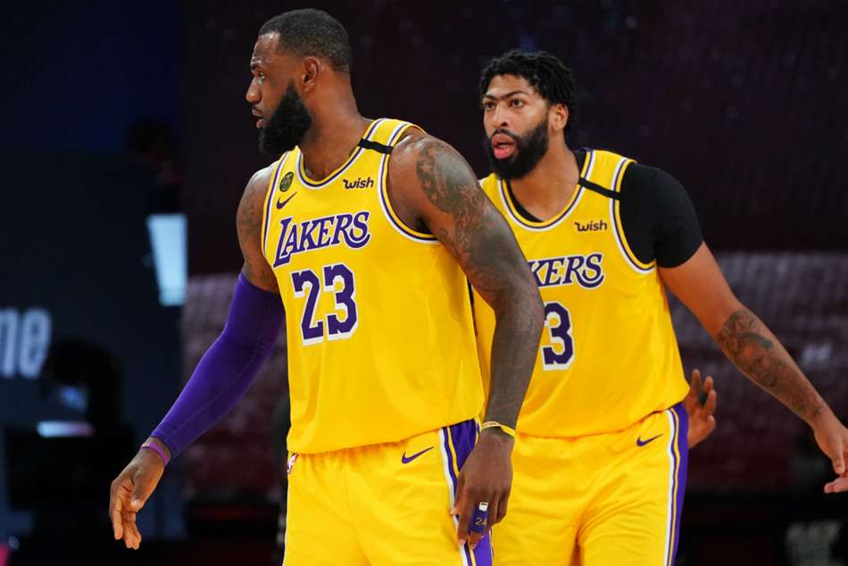 AD, LeBron lead Lakers to win vs. Rockets, No. 7 seed in West