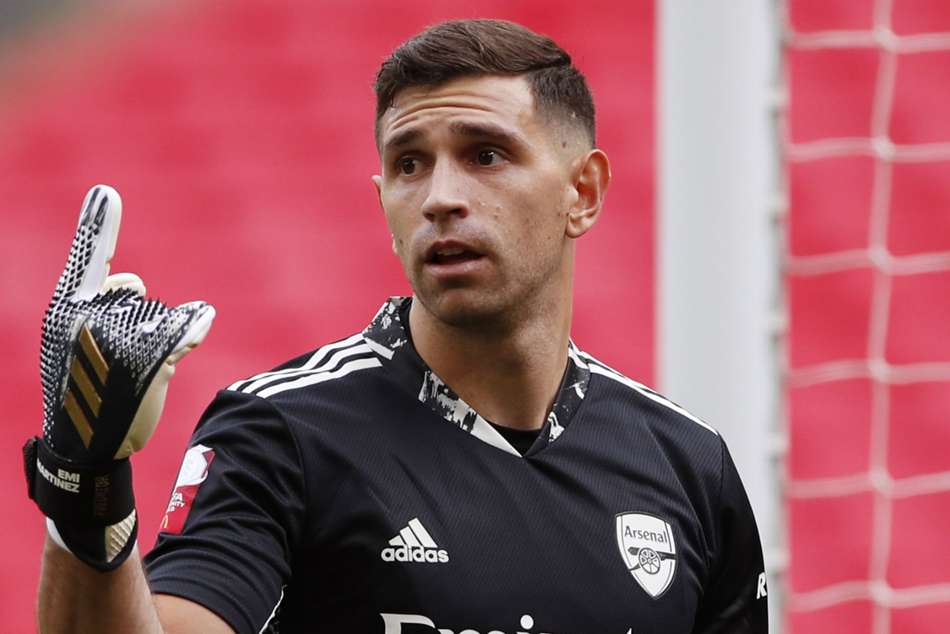 Aston Villa Sign Arsenal Goalkeeper Martinez On A Four Year Deal