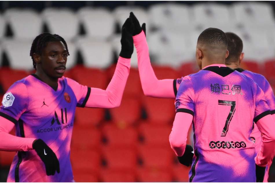 Paris Saint-Germain 2-1 Nice: Kean sends Pochettino's side top - myKhel