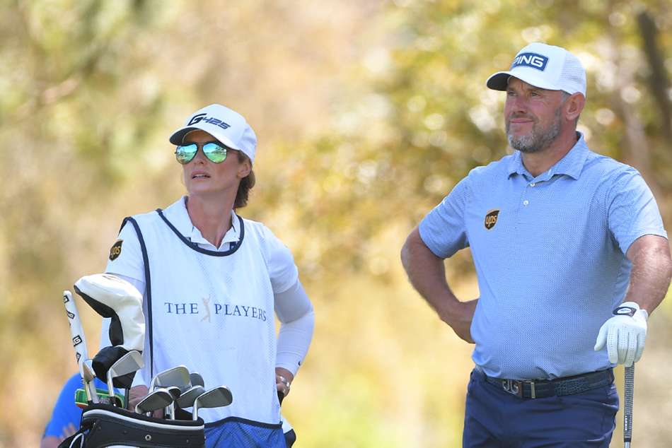 Westwood snatches clubhouse lead as 'carefree golf' pays ...