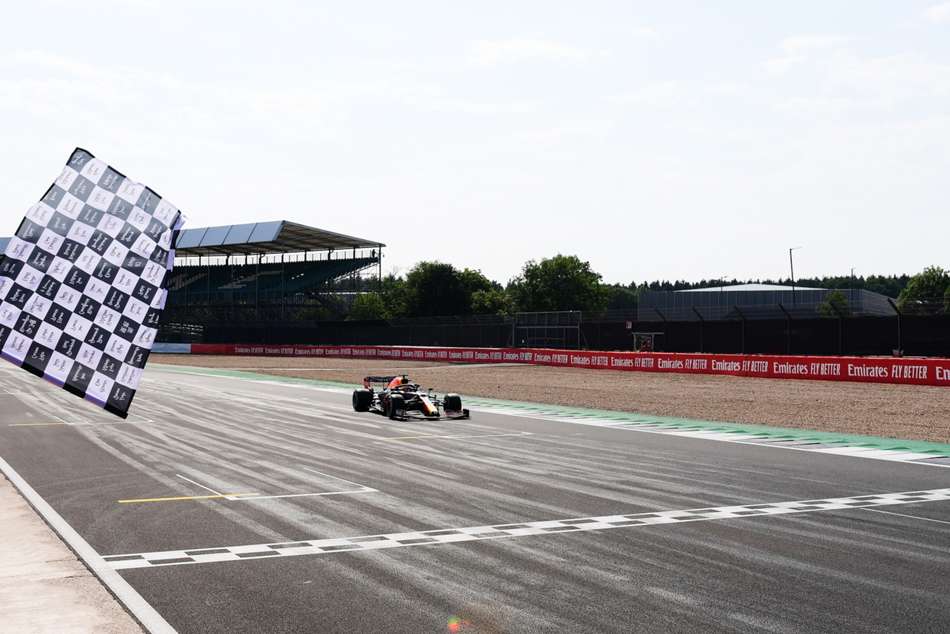 Racing crossing. Racing crossing