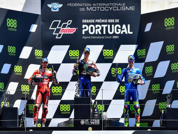 Podium battle