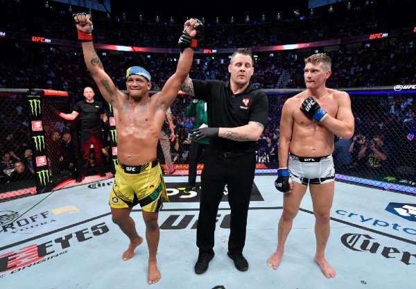 Co-Main Event: Burns vs Thompson Highlights