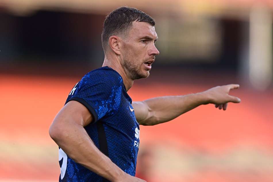 Edin Dzeko Signs For Inter Following Romelu Lukaku Departure To Chelsea