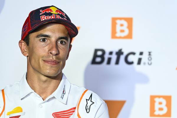 Marquez in chasing pack