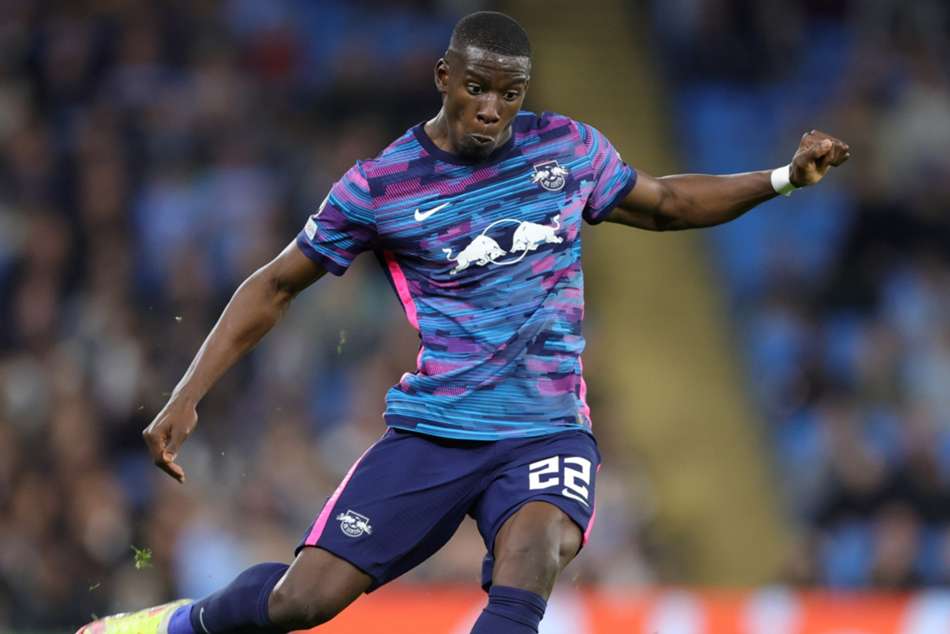 Ada rumor: Manchester United tertarik pada bek kanan baru, AC Milan dan Juventus memiliki sensasi AS