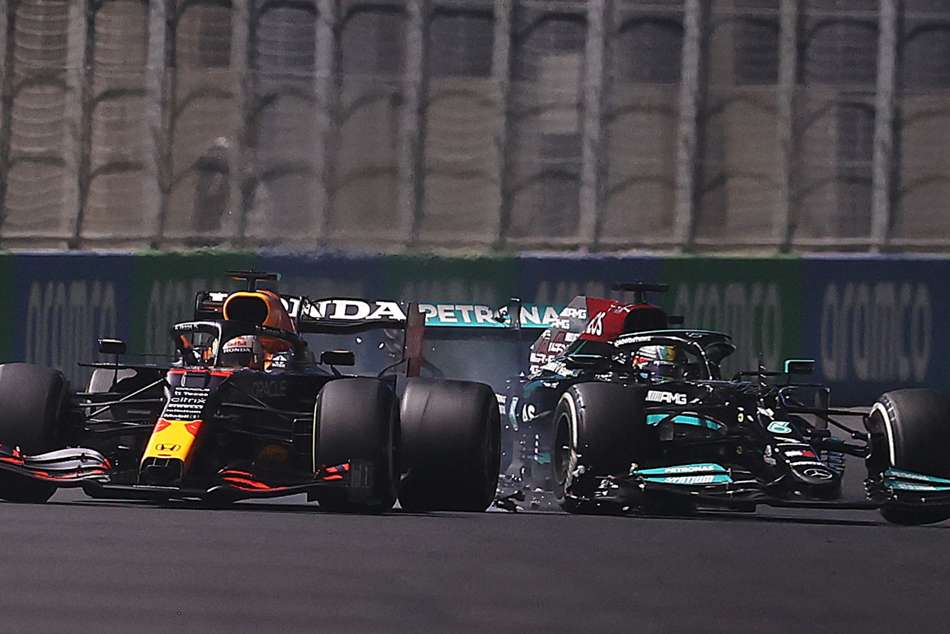 Hamilton Beats Verstappen Chaotic Saudi Arabian Grand Prix