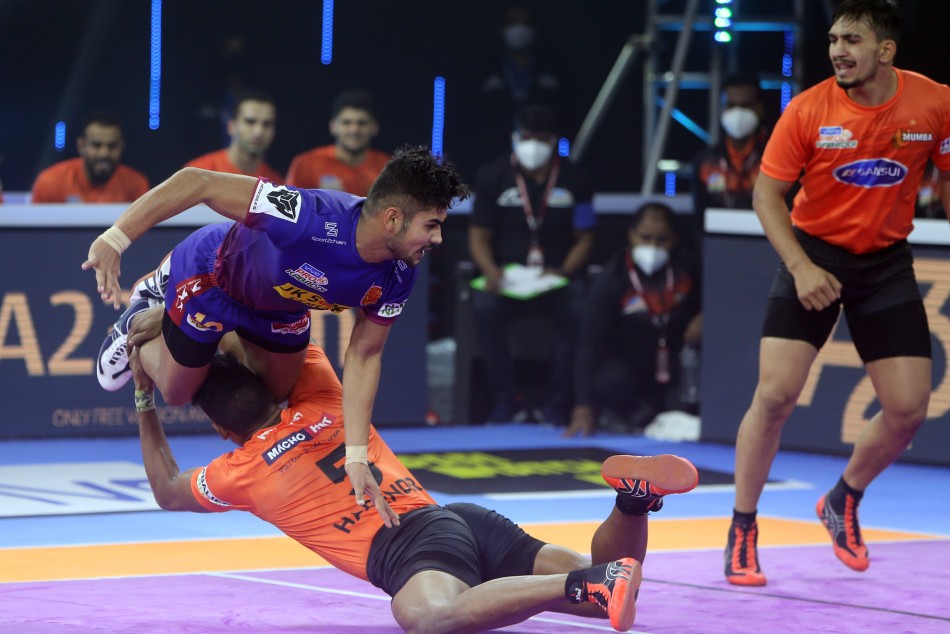 Pkl 8 Naveen Kumar Helps Delhi Beat U Mumba Bulls Beat Thalaivas In Southern Derby