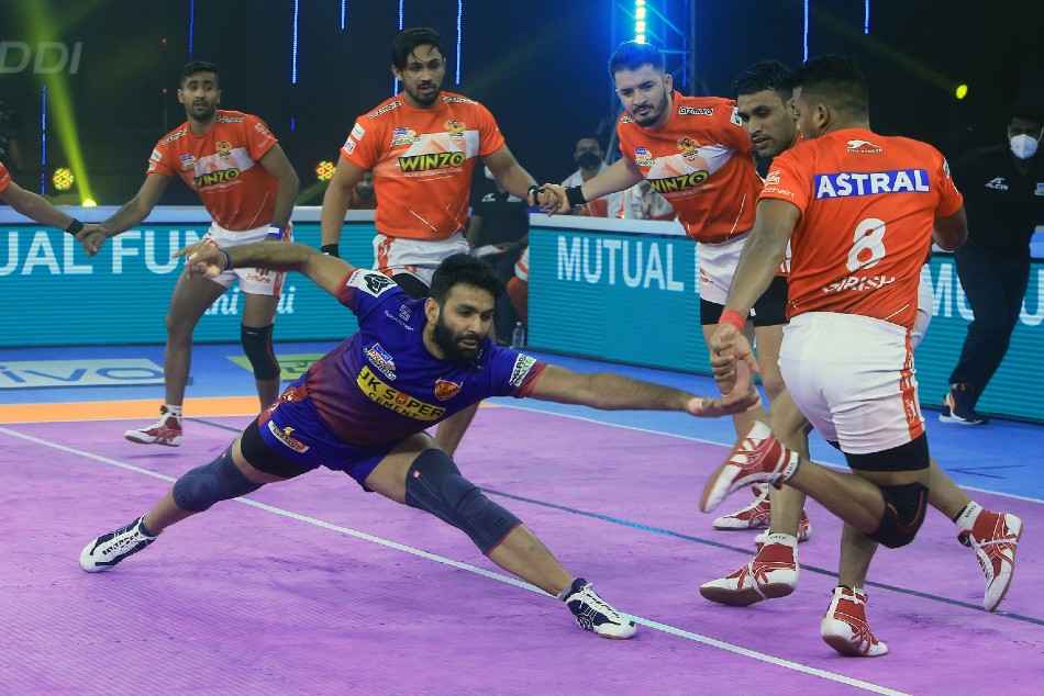 Pkl Dabang Delhi Decimate Gujarat Giants Move To Top Of Points Table