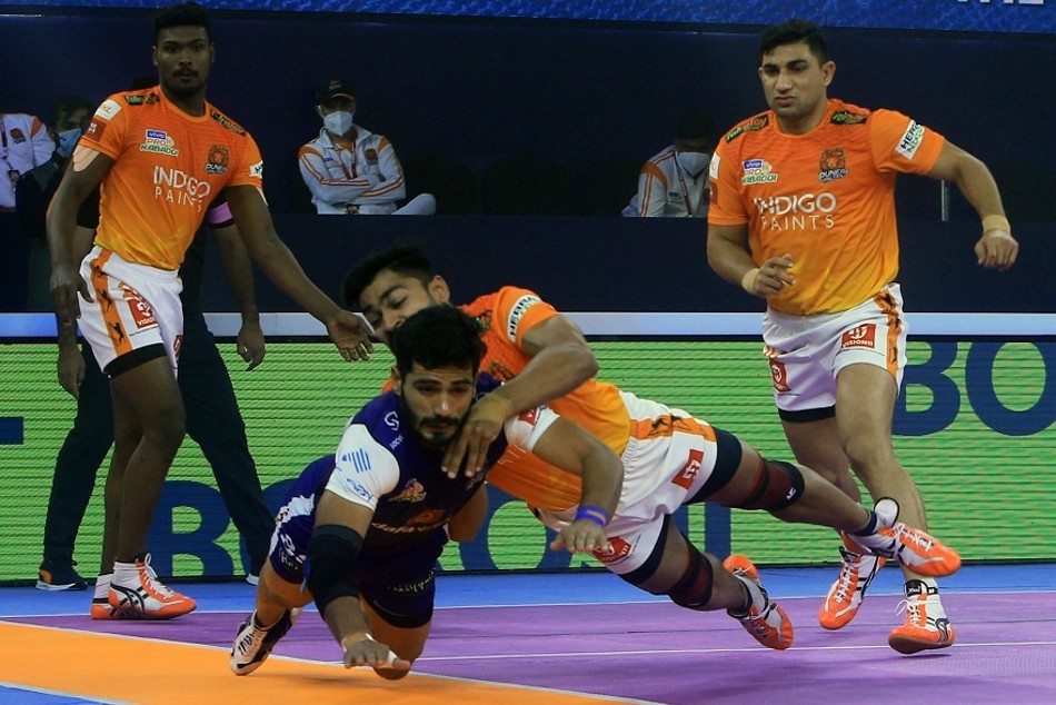 Pro Kabaddi League Season 8 Defenders Power Haryana Steelers Past Puneri Paltan