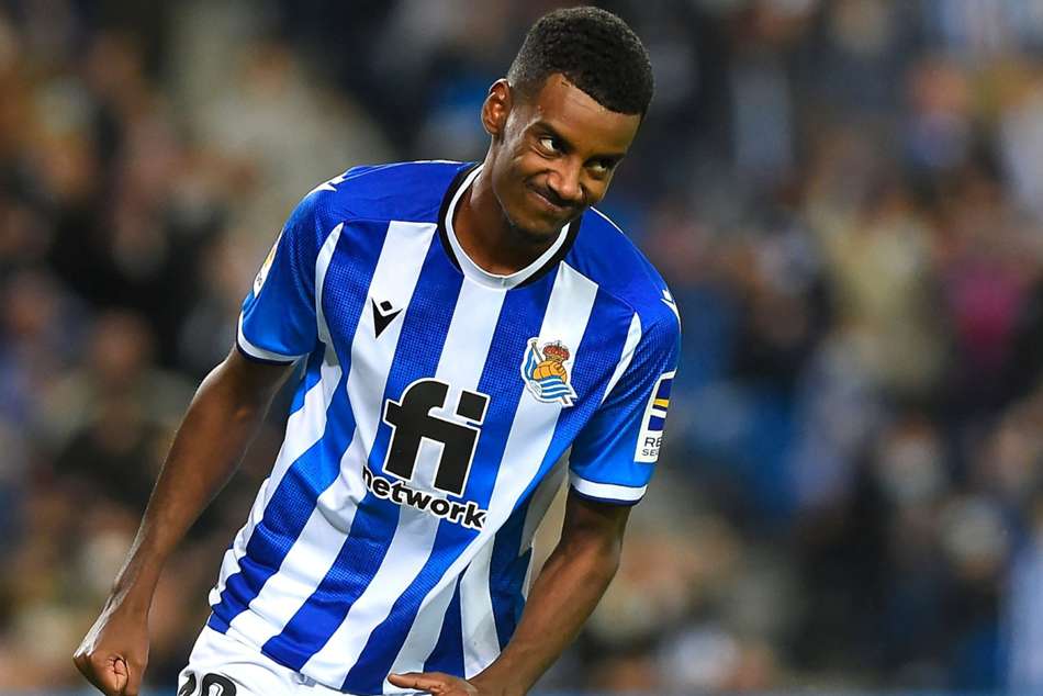 Rumour Has It Arsenal Switch Focus To Isak After Vlahovic Chooses Juventus