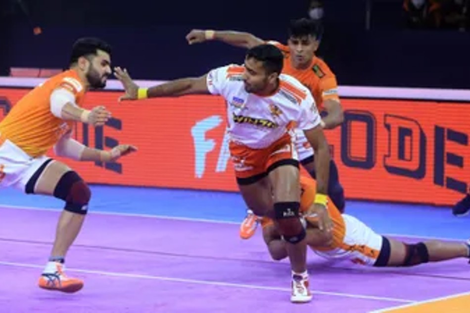 Pkl Puneri Paltan Outclass Gujarat Giants Dabang Delhi Edge Past Telugu Titans
