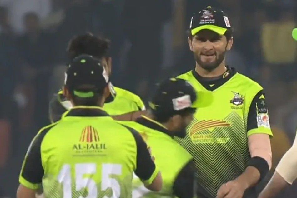 Psl 2022 Pakistan Pacer Haris Rauf Slaps Lahore Qalandars Teammate For Dropping Catch
