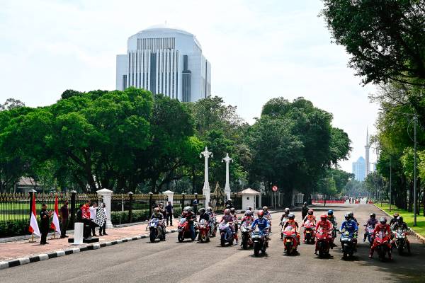 Train of bikes