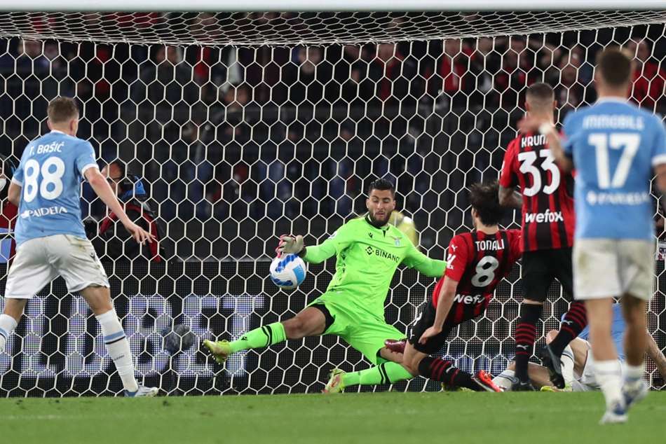 Lazio 1-2 Milan: Tonali’s stoppage-time strike sends Rossoneri top again