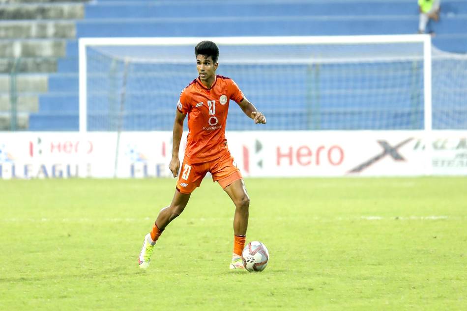 Isl Transfer Watch Chennaiyin Fc Sign Roundglass S Aakash Sangwan And West Bengal S Sajal Bag