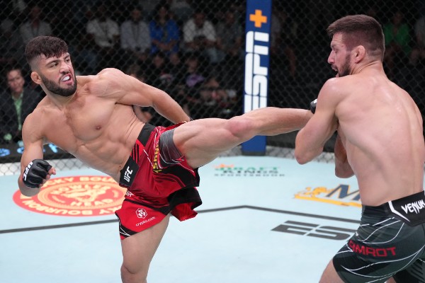 Main Event: Tsarukyan vs. Gamrot (Photo: Jeff Bottari/Zuffa LLC)